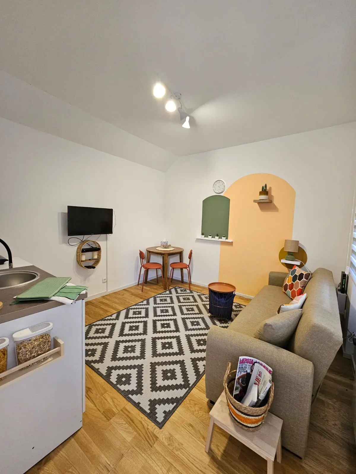 Ginger Cozy Apartment