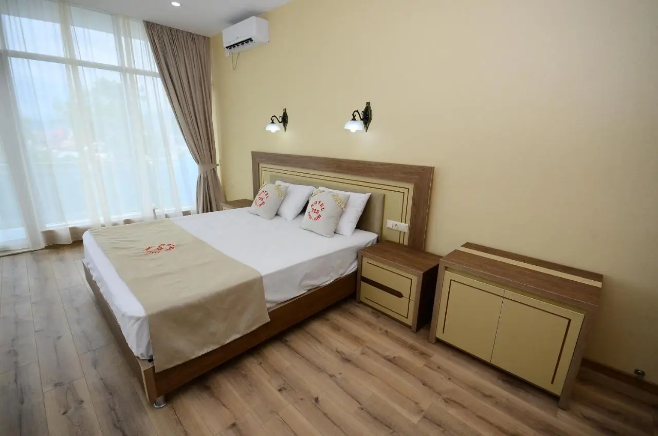 Hotel 725 B