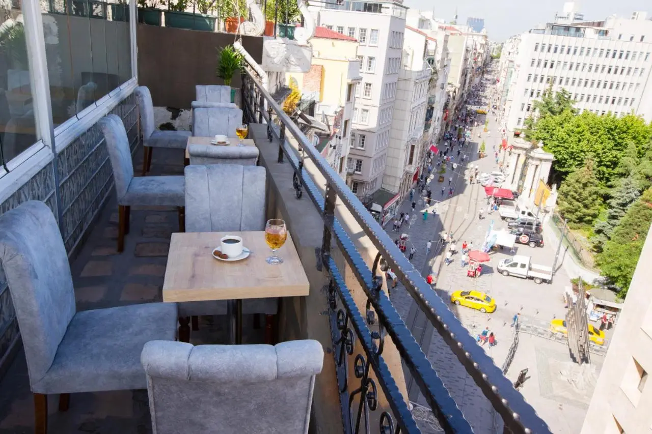 Golden Street Hotel