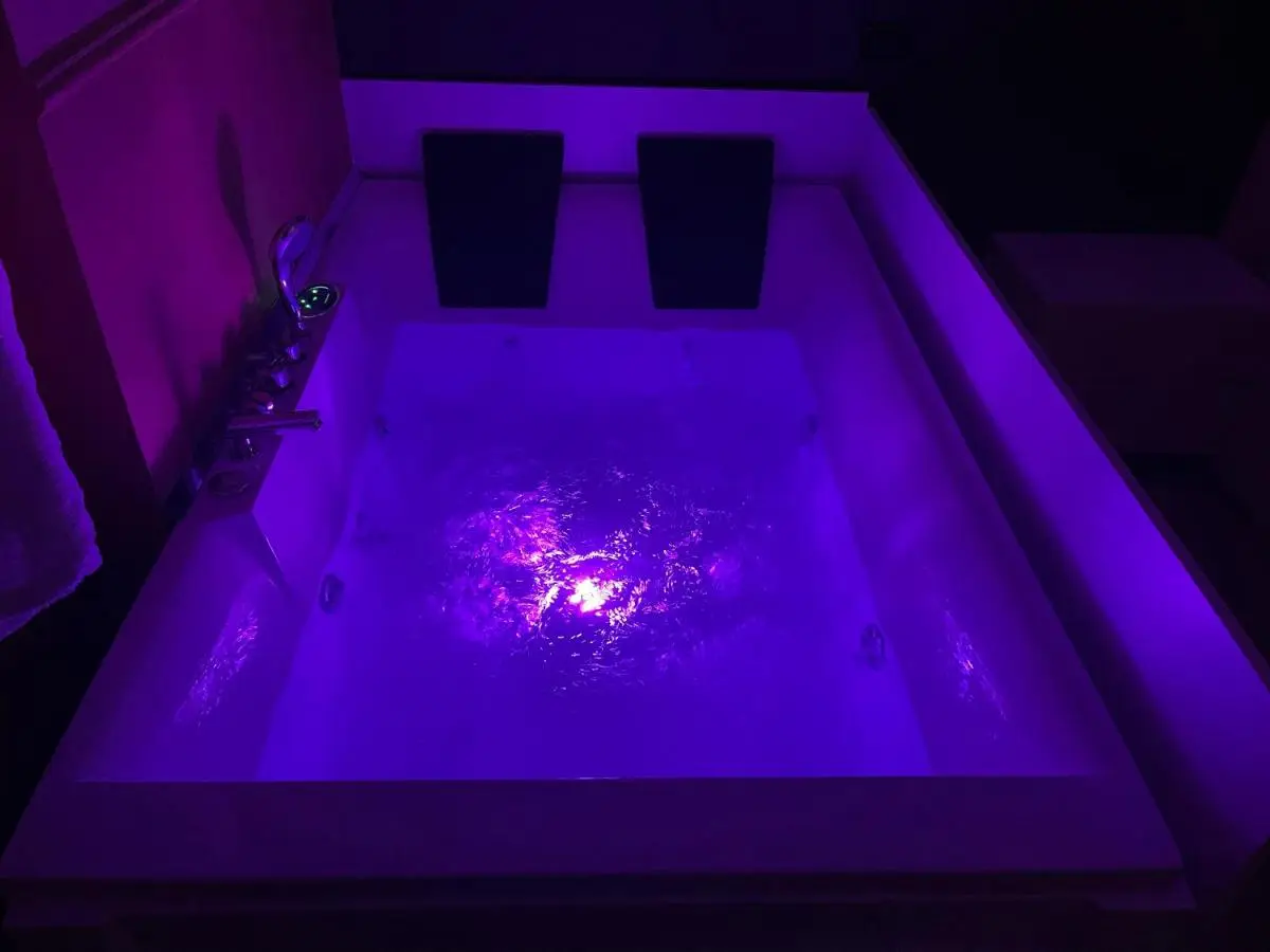 Luxury Jacuzzi Suite- Astir,Tirana