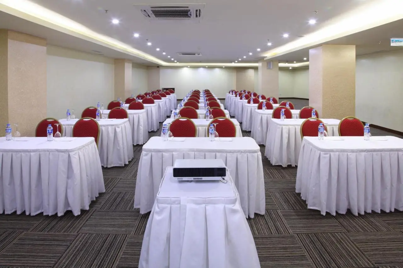 Hotel Senbayrak City