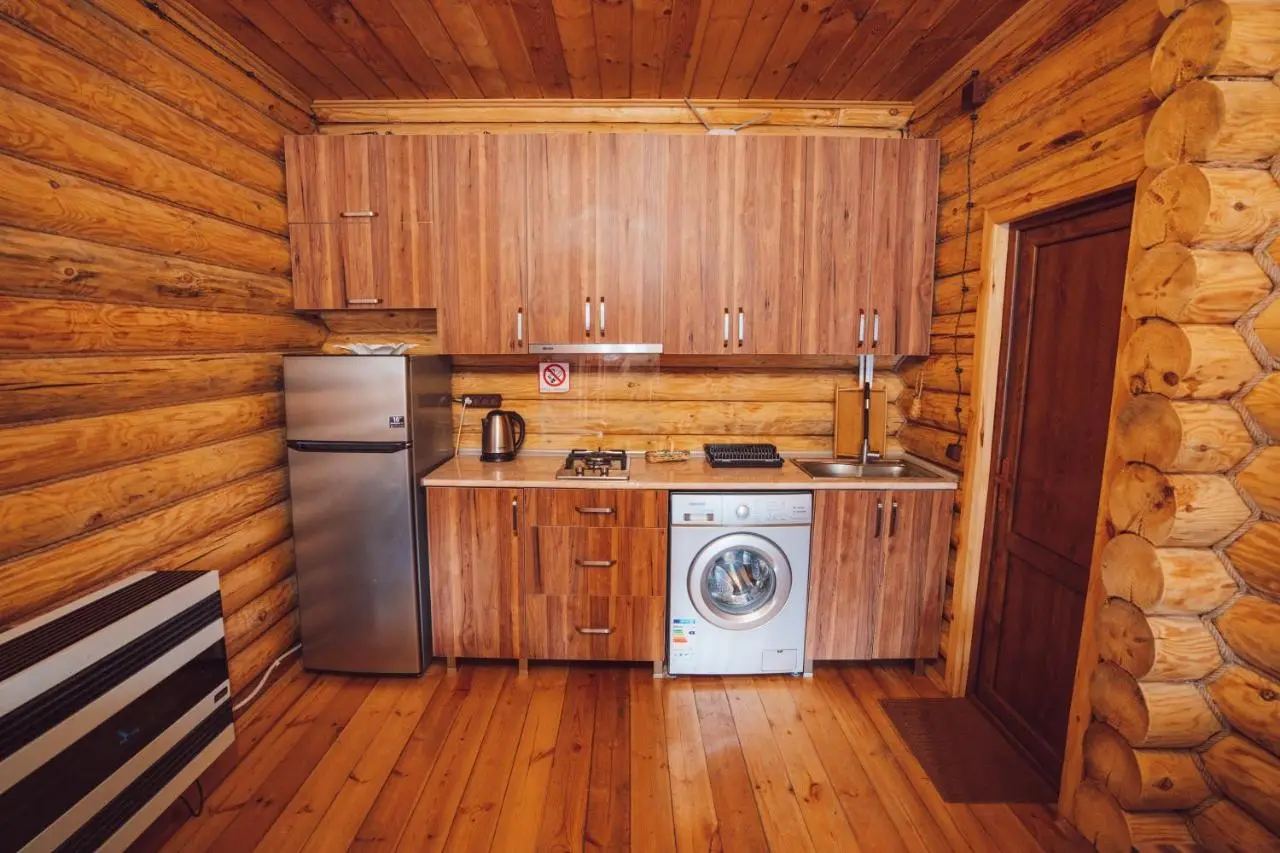 Kingswood Cabins Borjomi