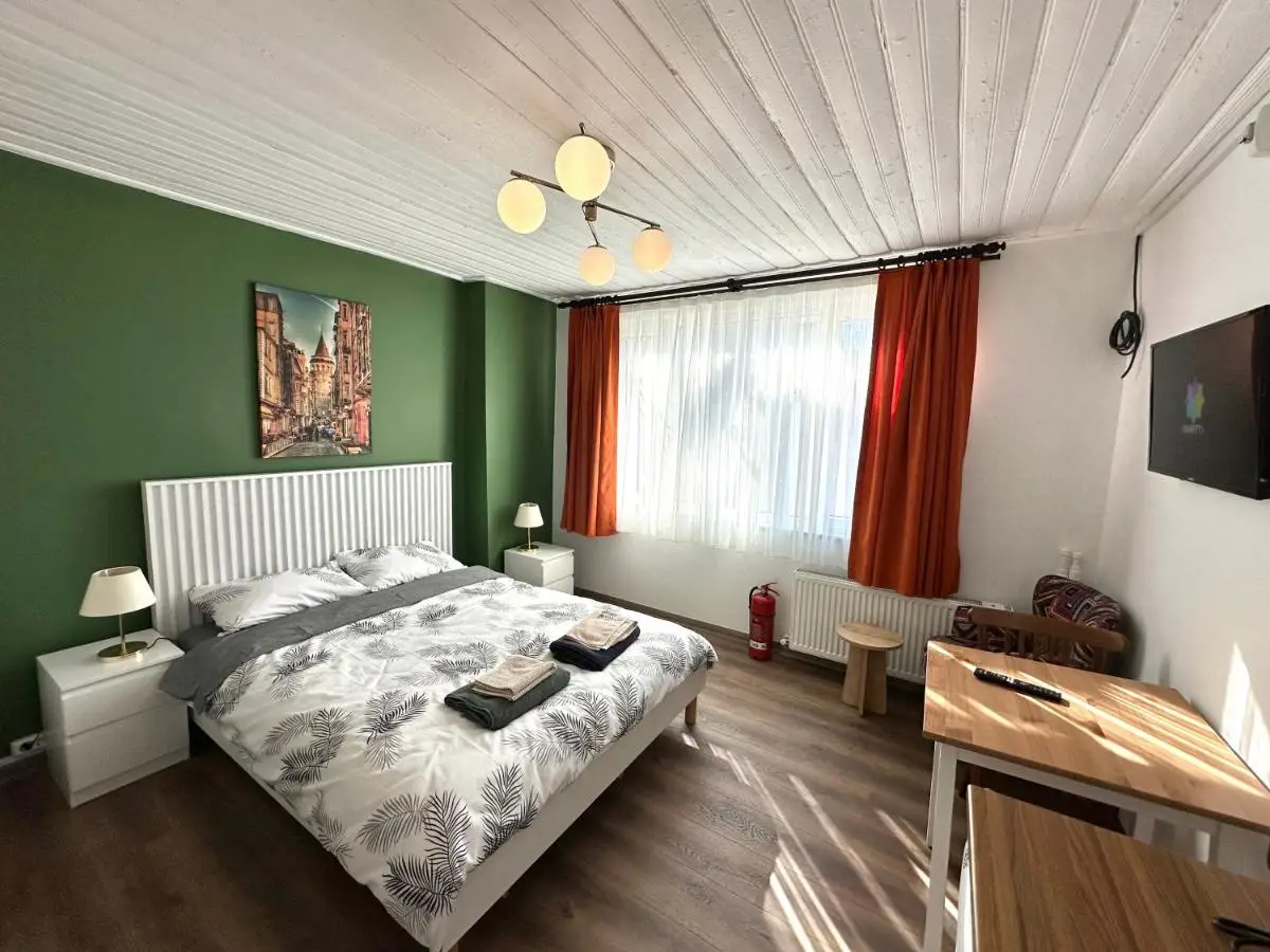 Yellowhouse Room 5