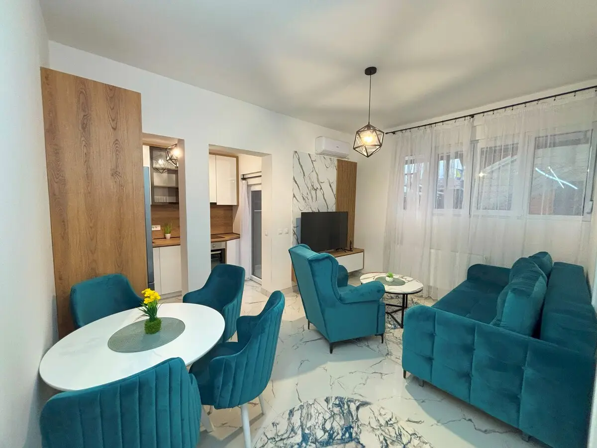 One-Bedroom Apartment with Terrace & Free Parking