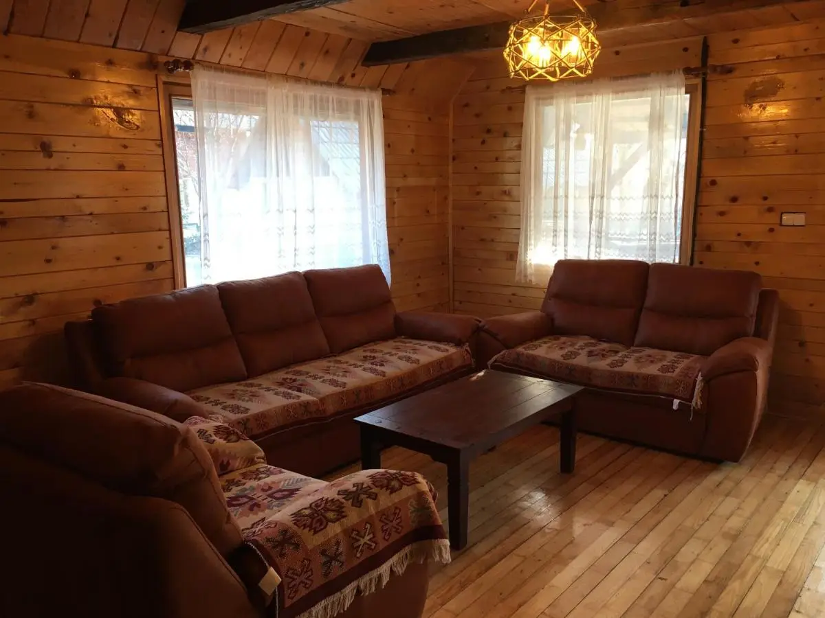"River paradise" Vikendica sa bazenom, ladarom i kaminom na samoj obali Vrbasa Banja Luka