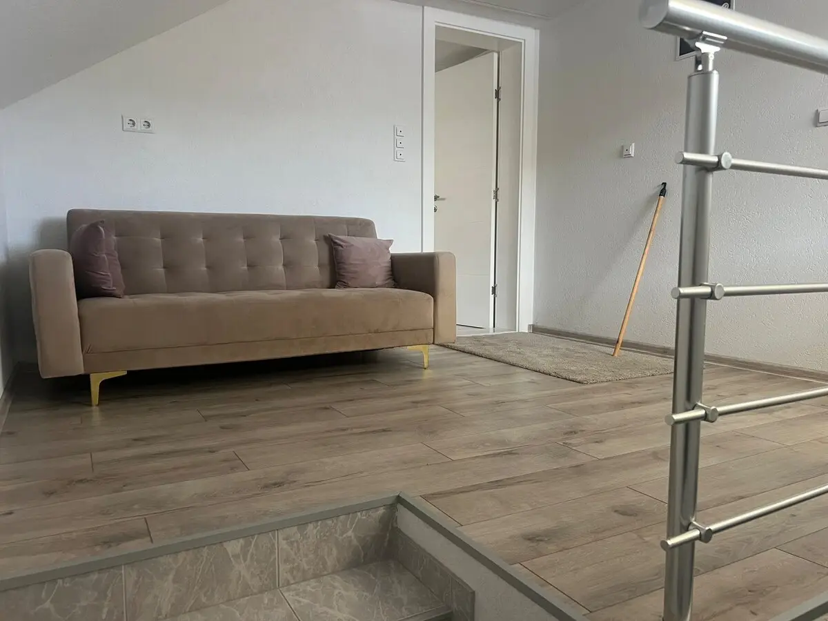 House with a large courtyard and parking, 3 air conditioners!