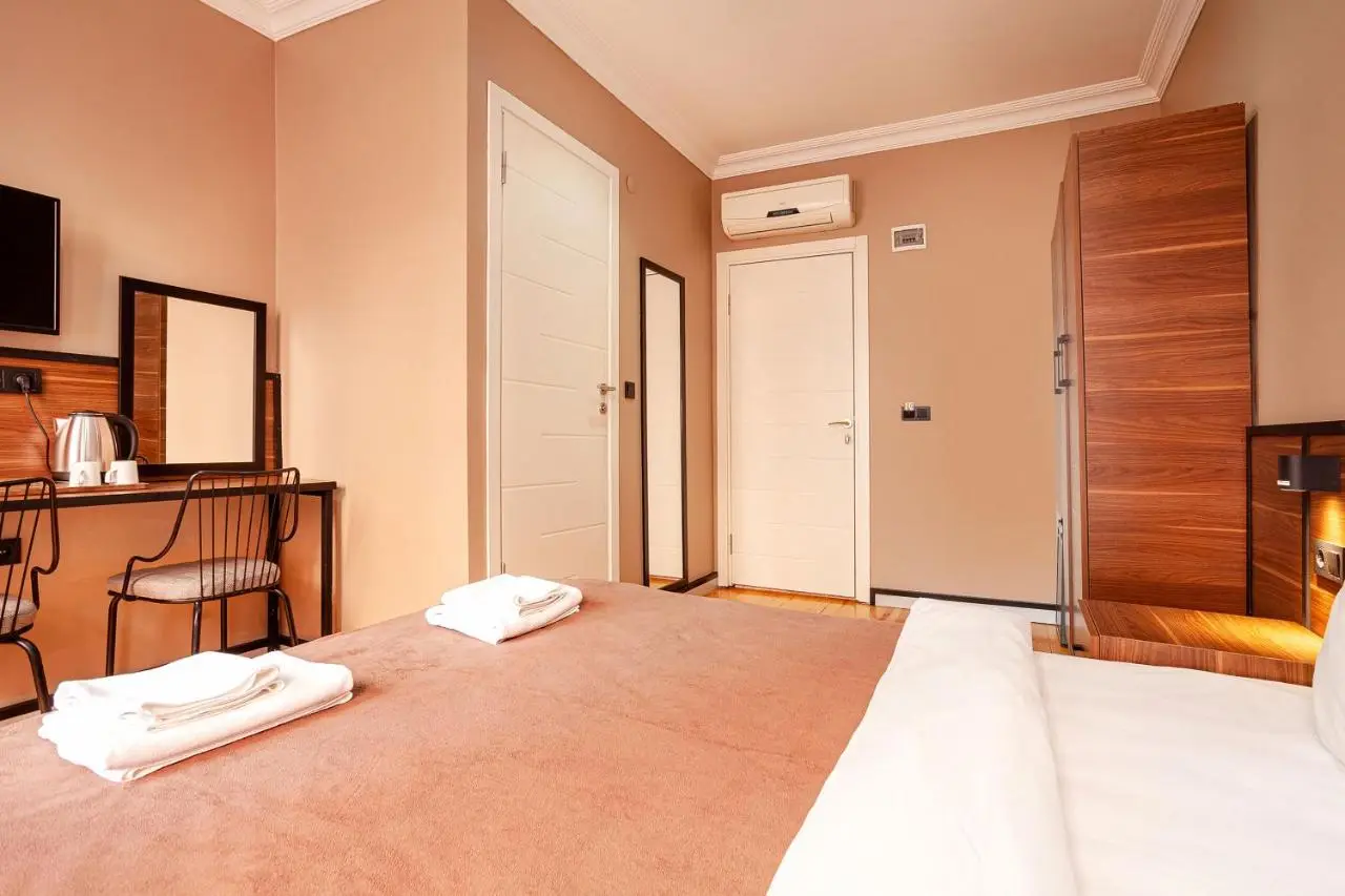 Aram Kerasi Rooms