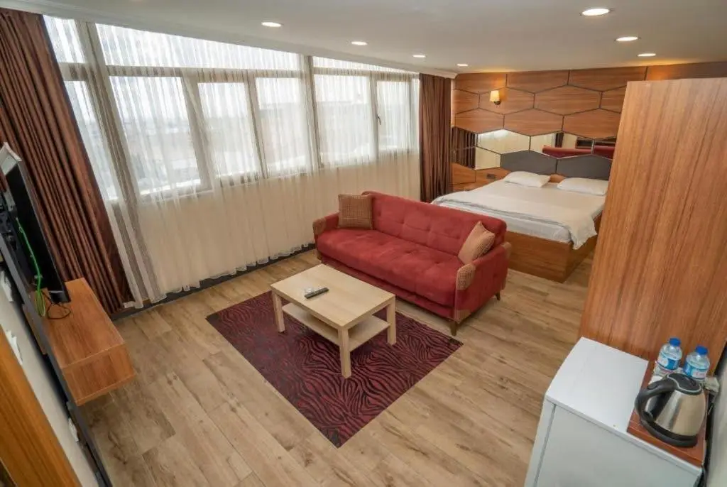 216 Hill Suites