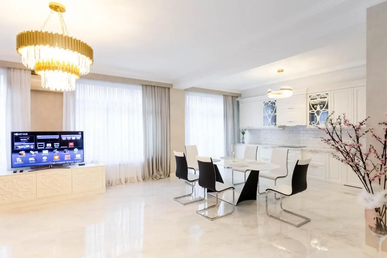 2 Bedroom Deluxe Apartment In The City Center