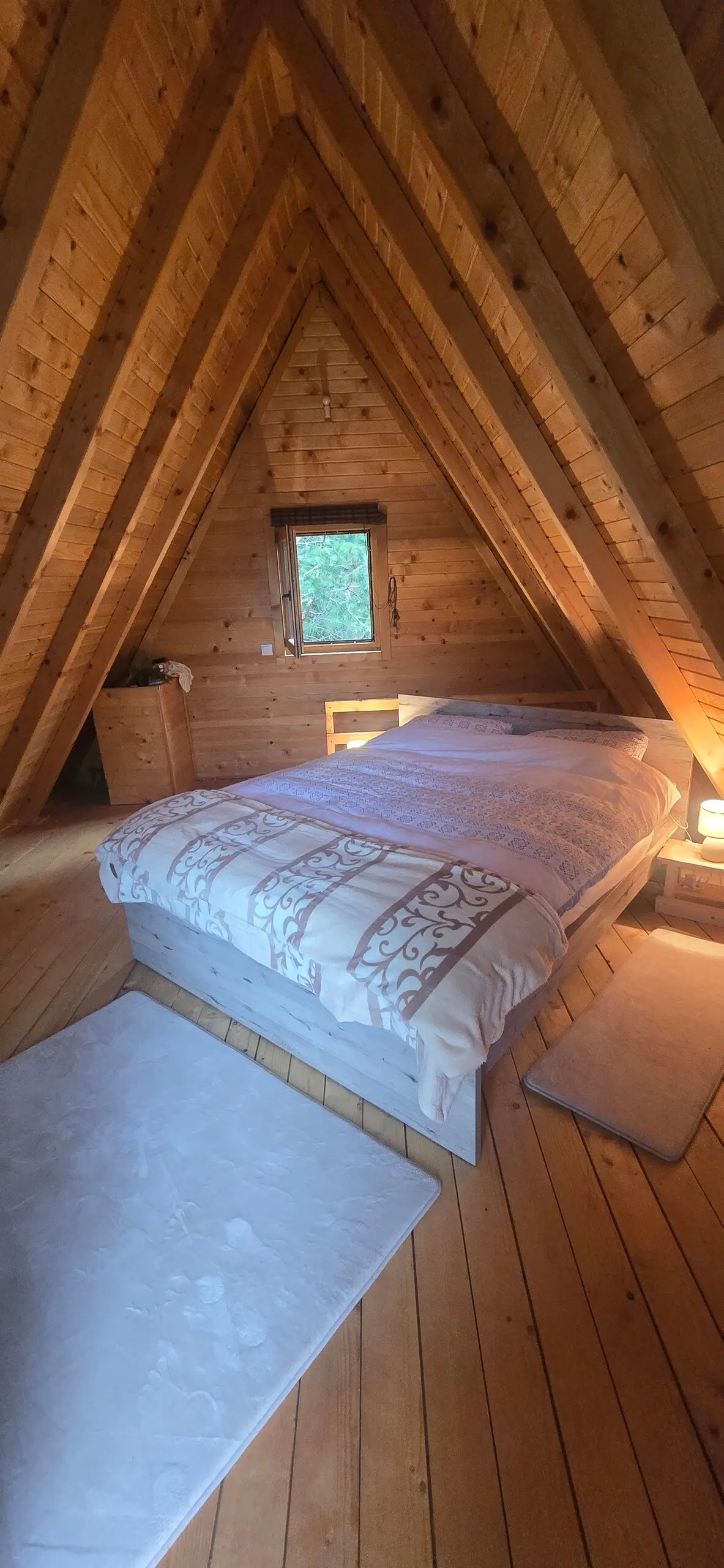 Cozy Forest Hut near Sarajevo with outdoor hot tub