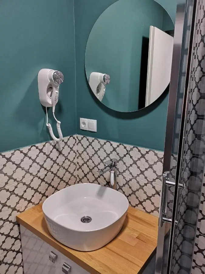 3 Rooms Hotel