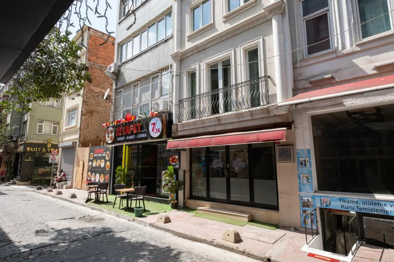 Ten Rooms Istanbul Hotel