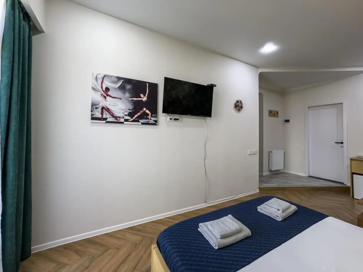 Shirin And Cozy Apartment With Jacuzzi Balcony