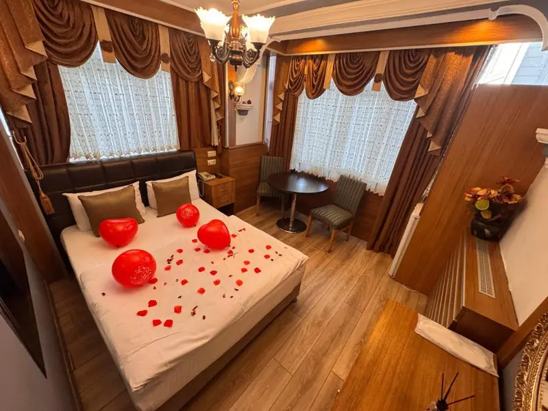 GROSS HOTEL
