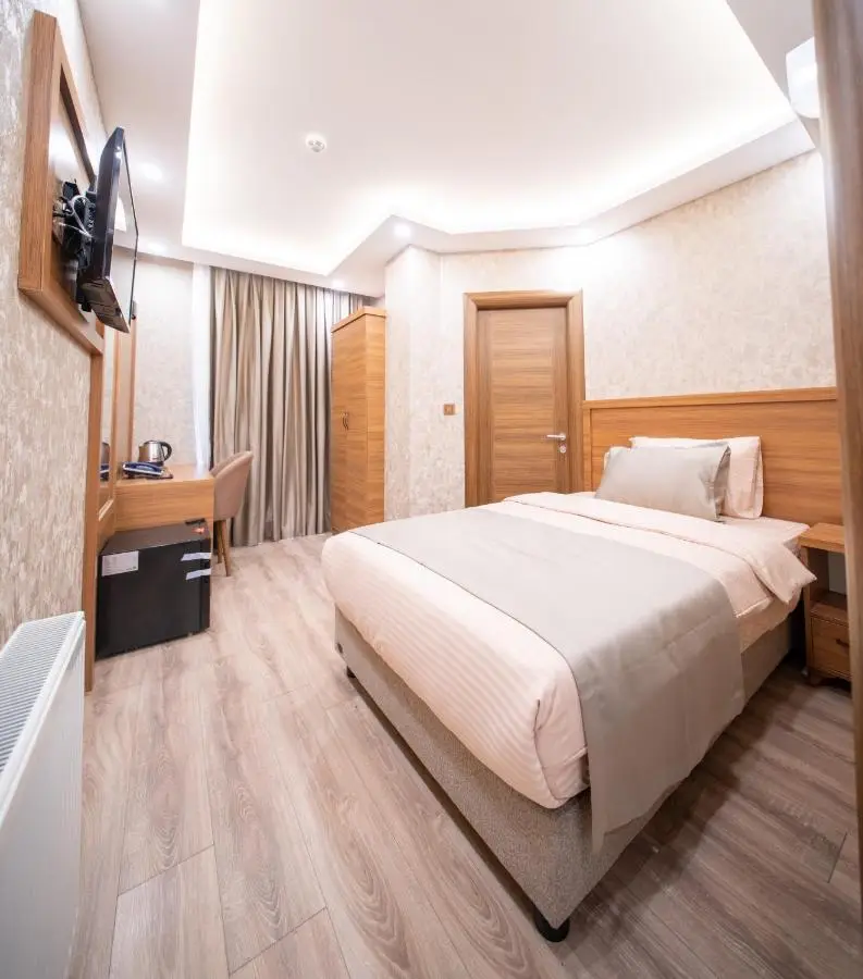Zirvesta Otel