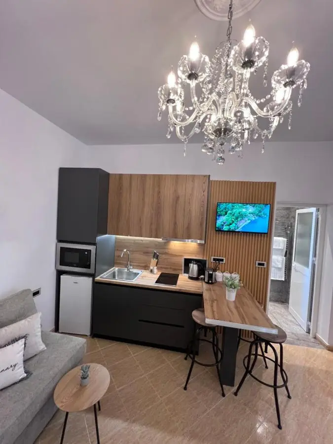 White Star Villa - Studio Apartments with Parking