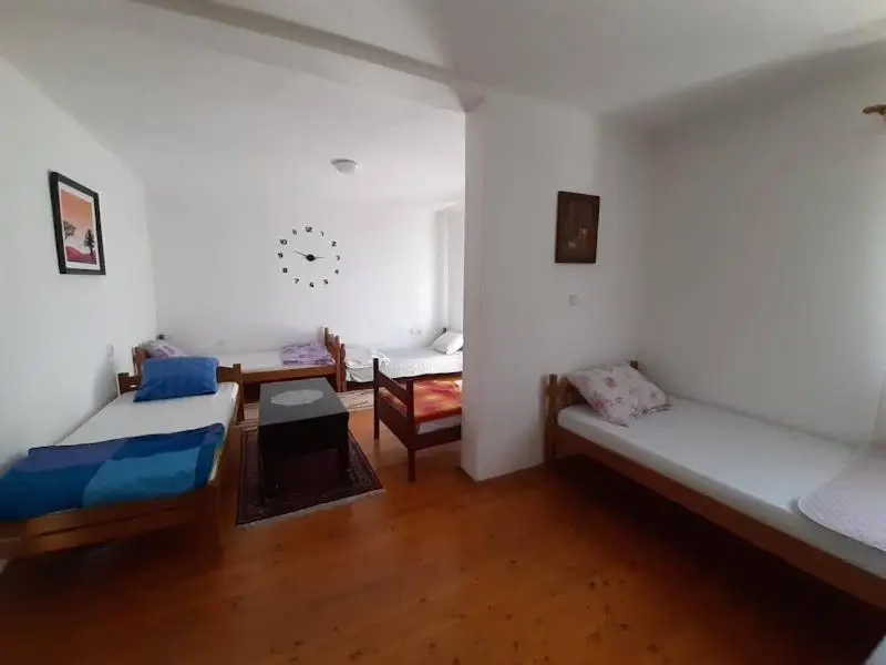 Hostel Raft Neretva
