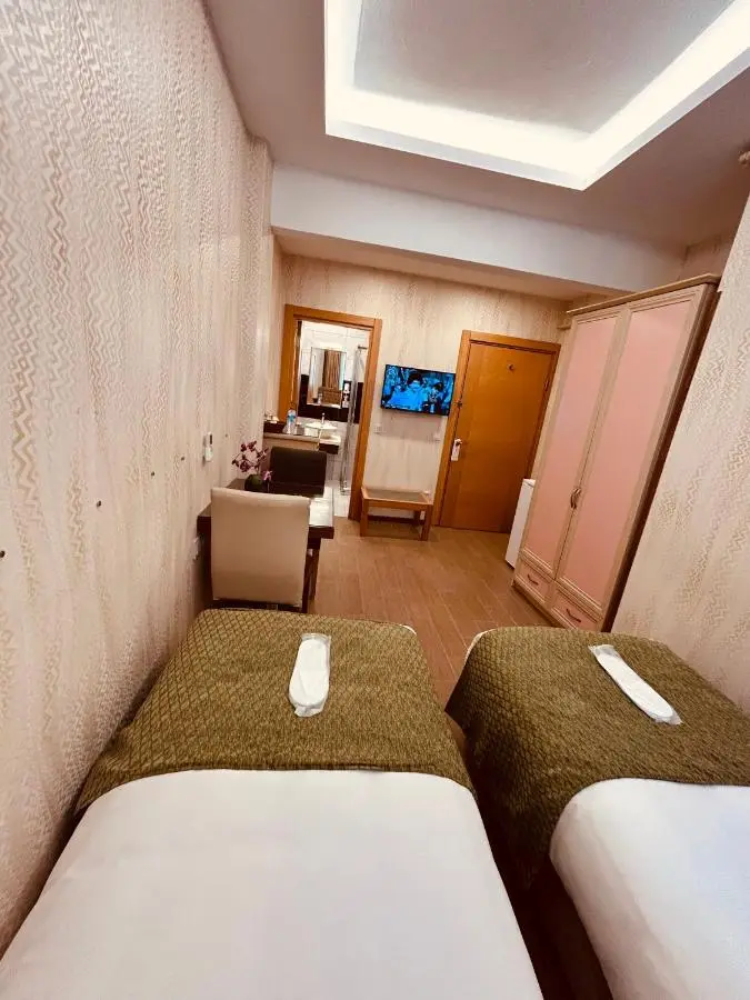Lily Rooms