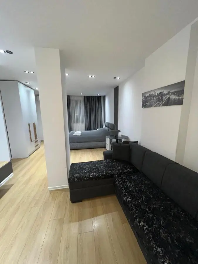 Enzo Rooms Center