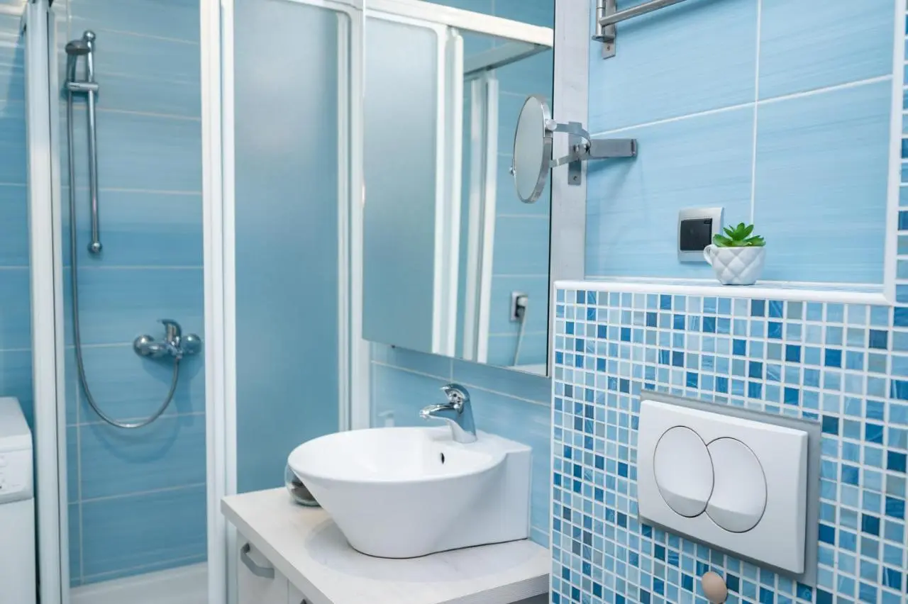 Bright 1BDR Apartment in the City Center