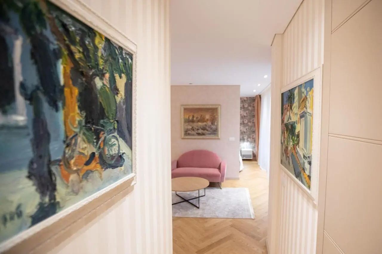 Seven Luxury Suites