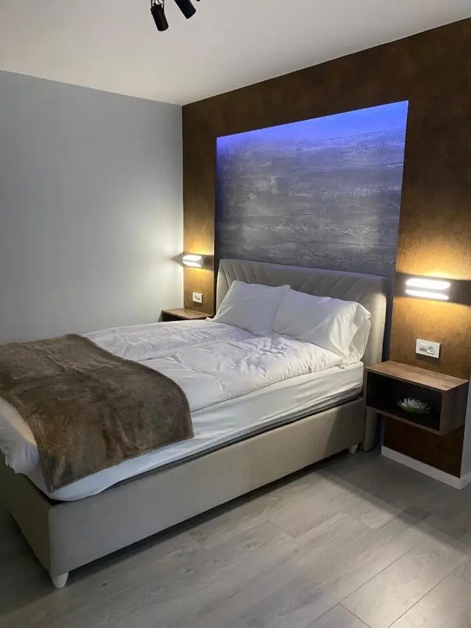 Diamond apartments