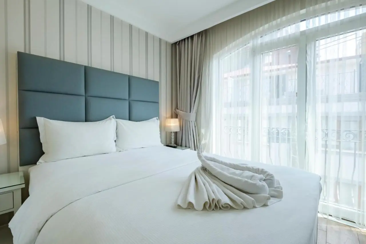 Ten Rooms Istanbul Hotel