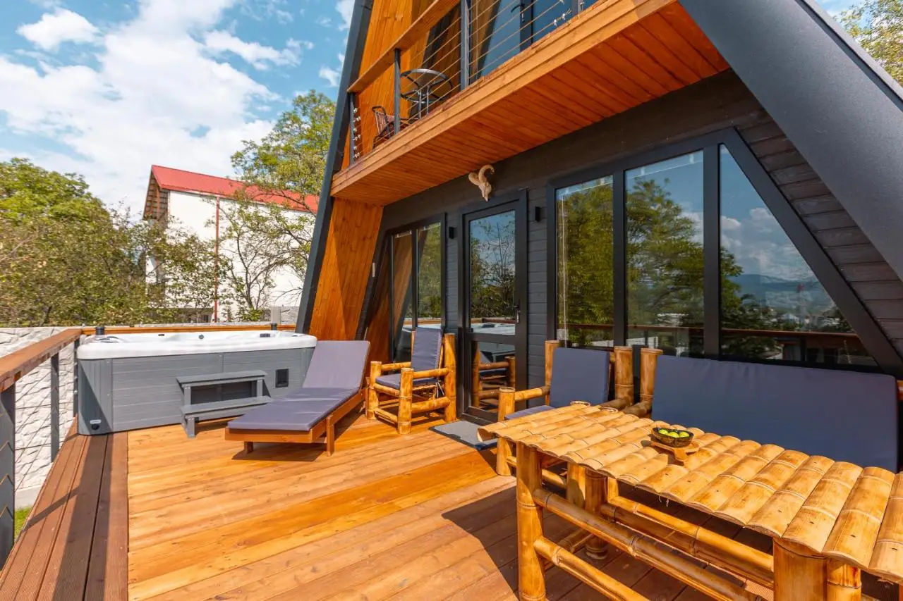Luxury Cottages with Hot Tubes, Garden and BBQ
