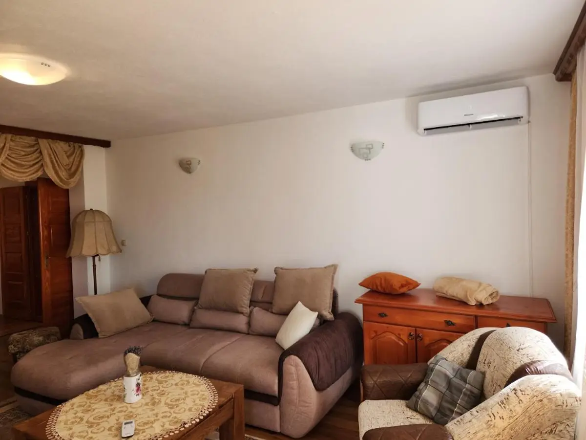 Grand AC Residence with Garden & Parking