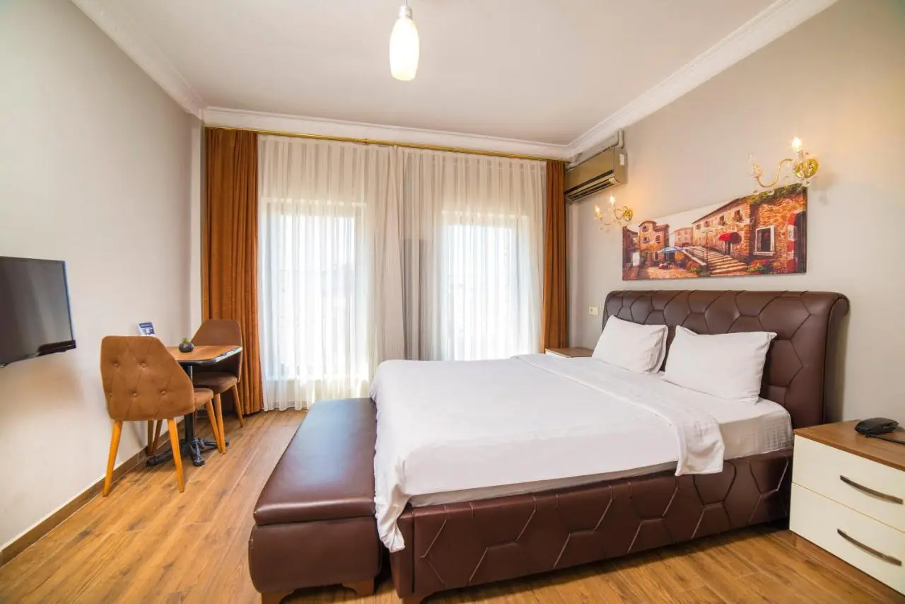 Zendy Suite Hotel