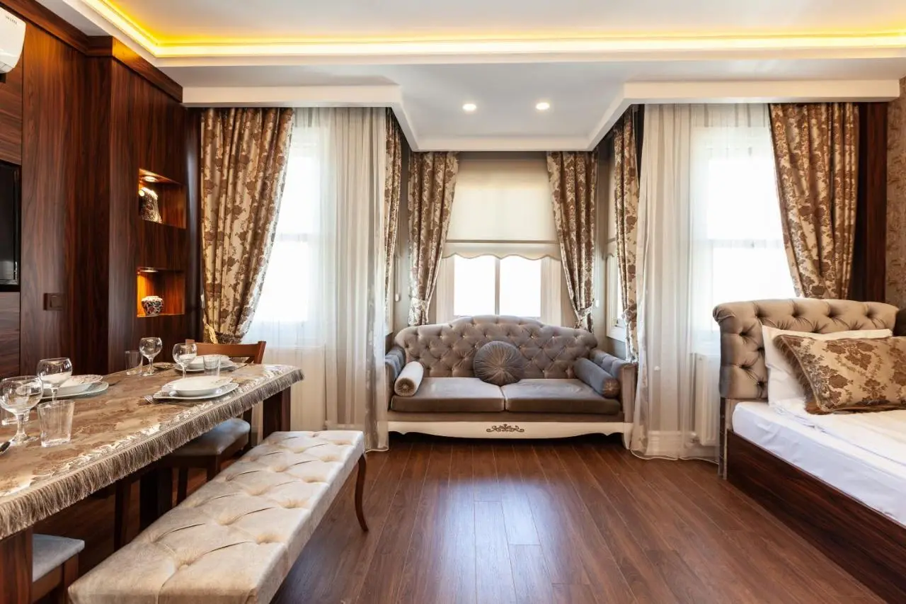 Rose Mansion by Otantik Suites