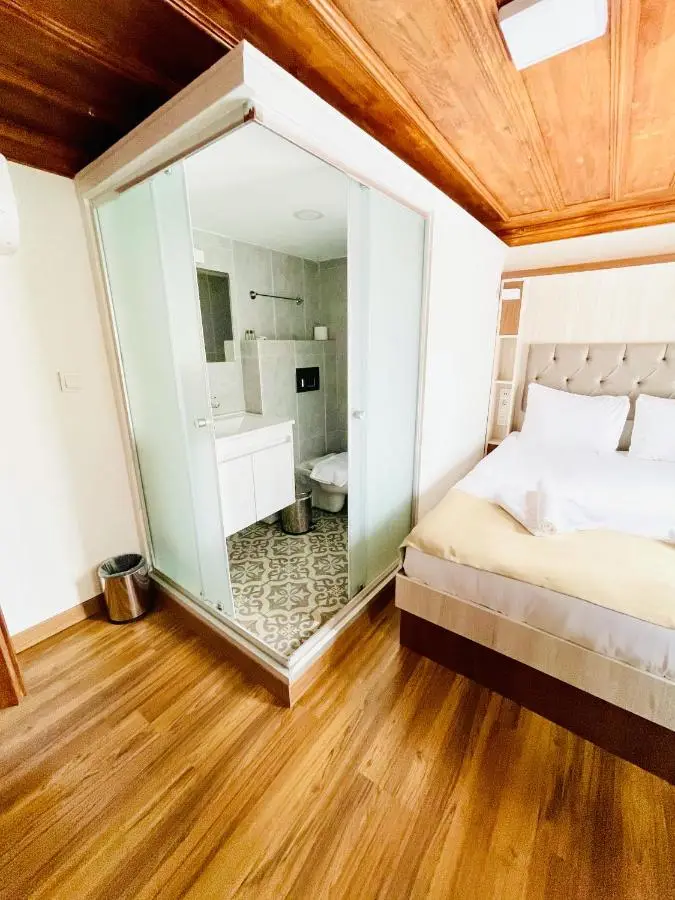 QONAQ HOTEL & SUITES