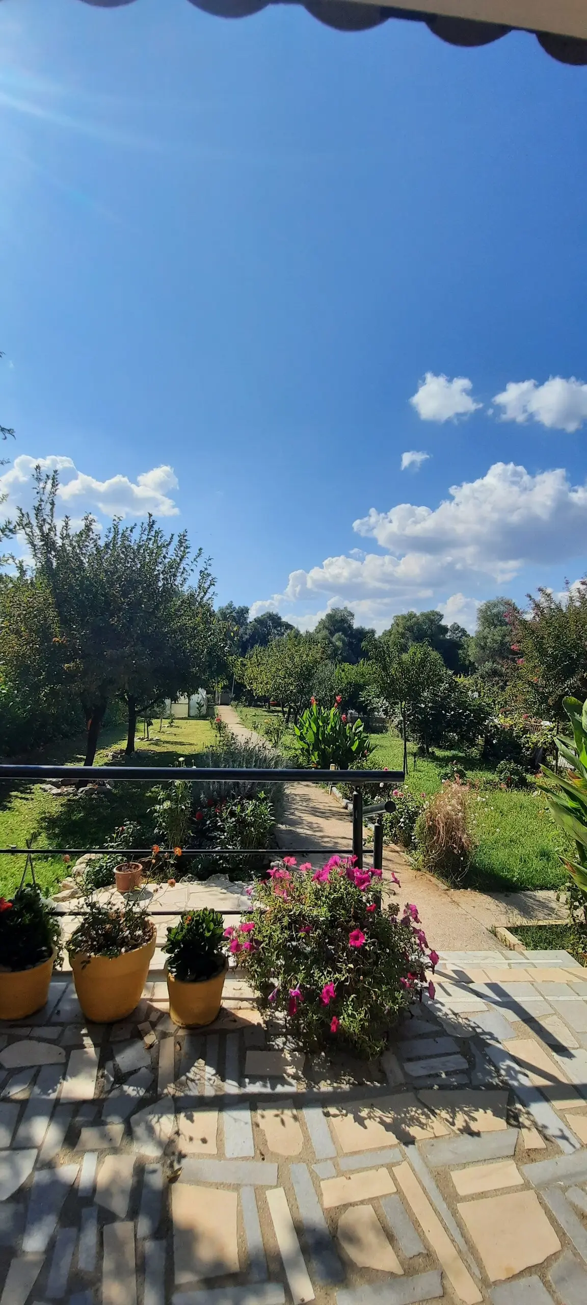 Sunshine Apartment – Pool, River & Garden Oasis