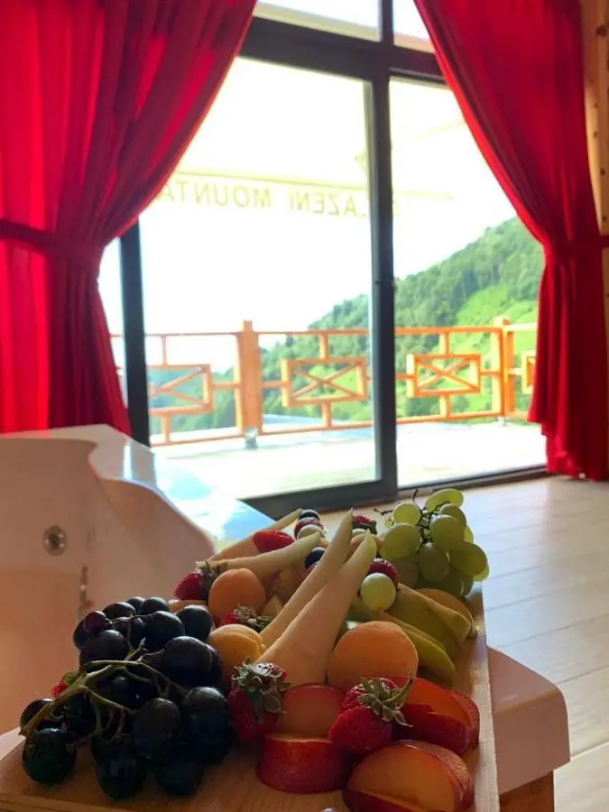 Cela Zeni Suit Bungalov
