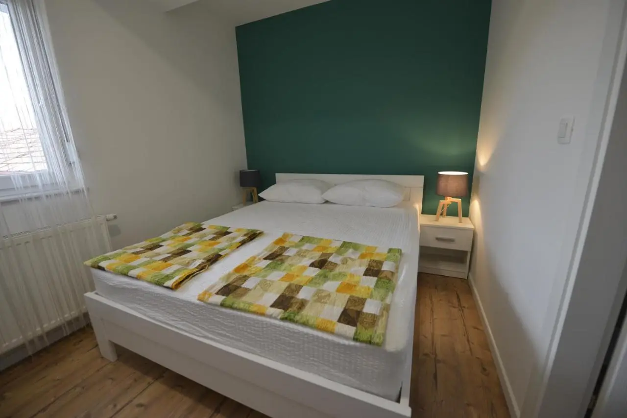 Villa Flower with Free Onsite Parking