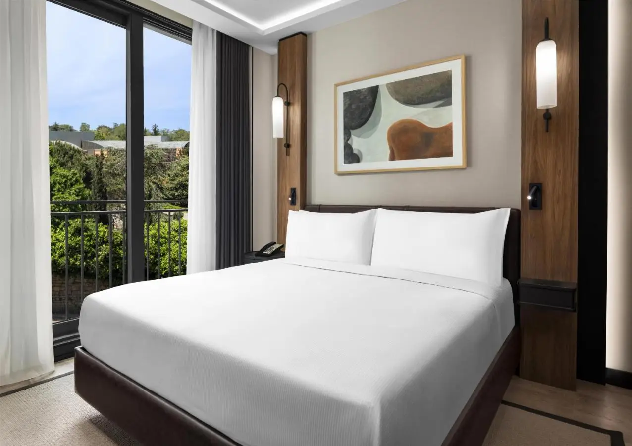 Altunizade Suites Istanbul, Curio Collection By Hilton
