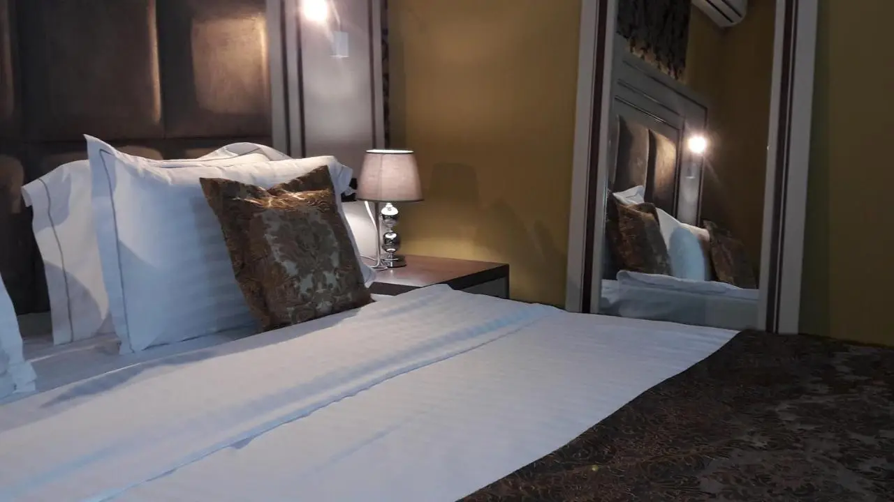 Hotel Deluxe