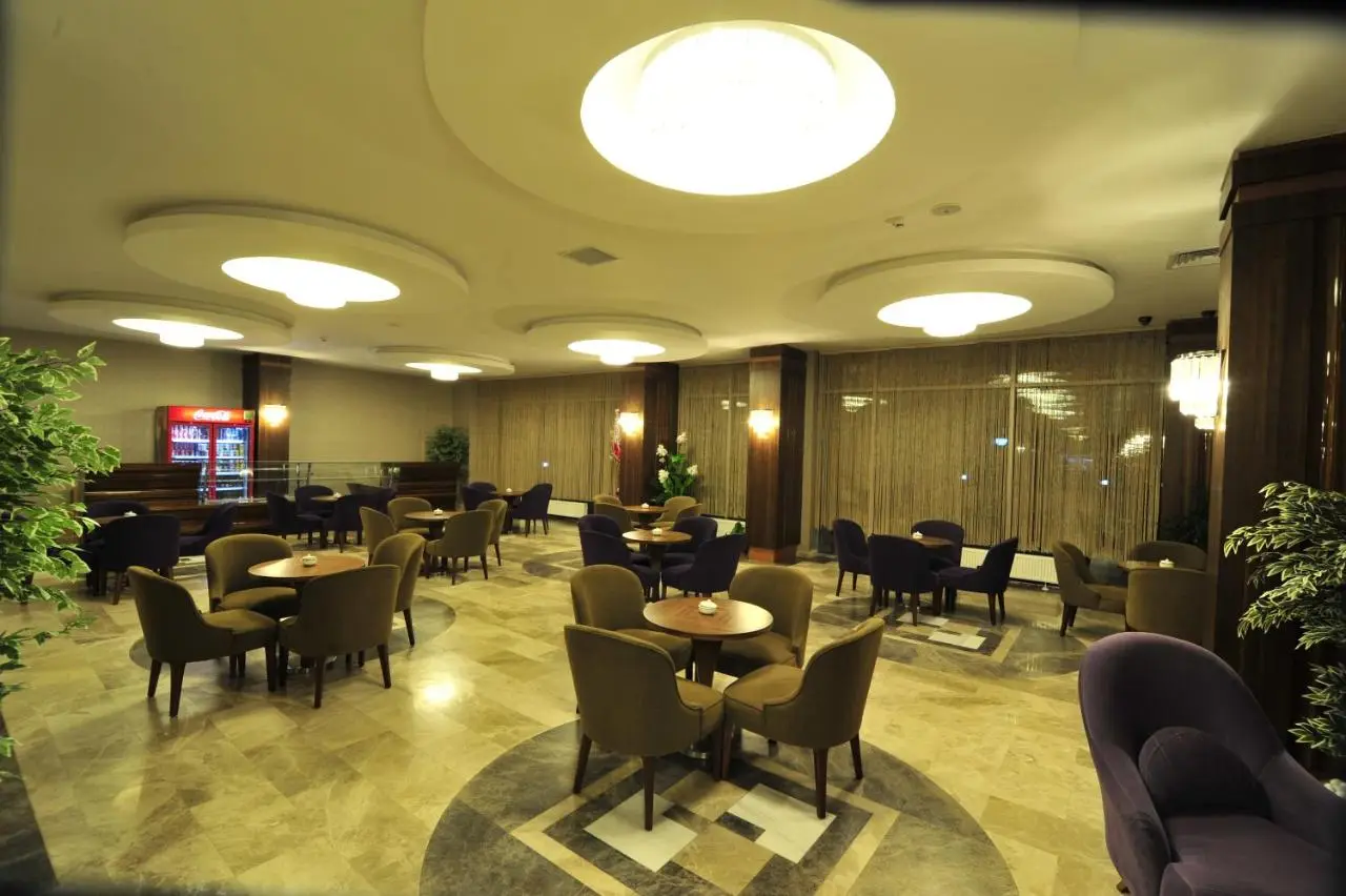 Grand Cenas Hotel