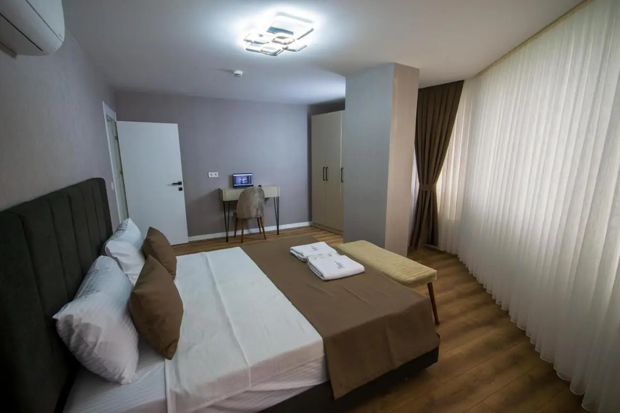 Luxury Life Suites