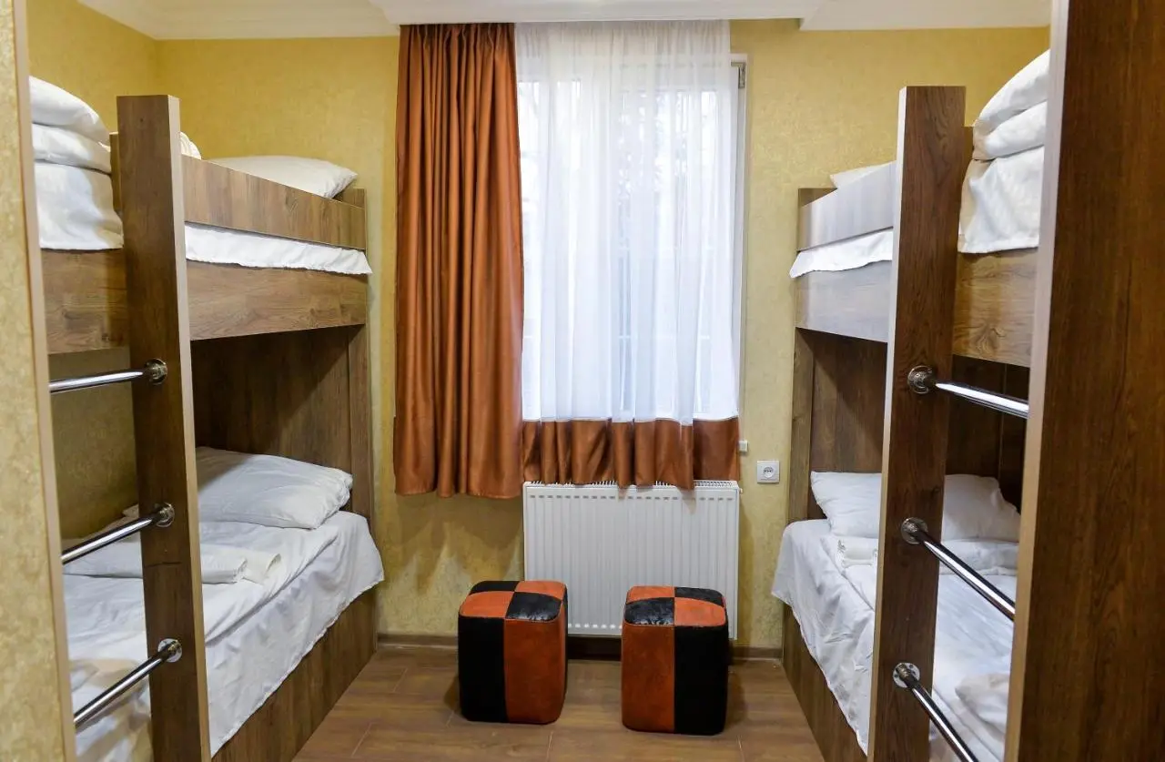 HOSTEL LOOK