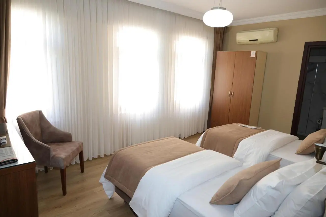 Ramparts Hotel