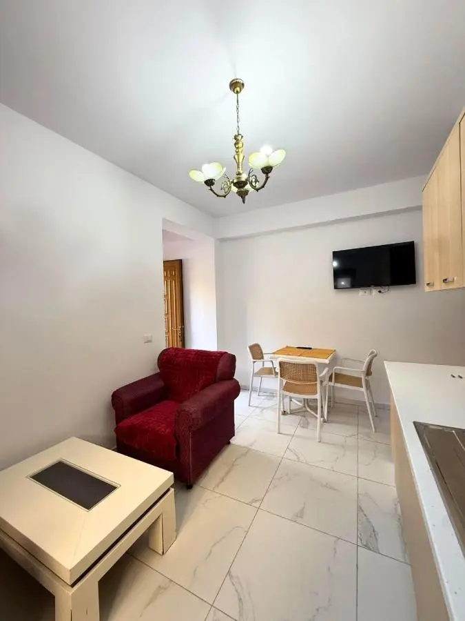 Villa Joli - Spacious Houses with Yard & Parking in Central Vlore