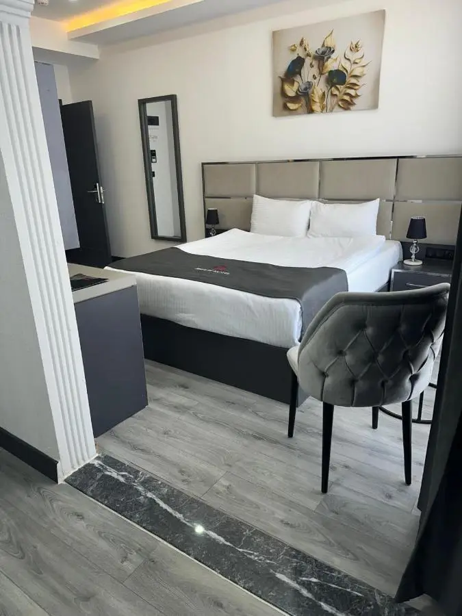 Meyzi Hotel