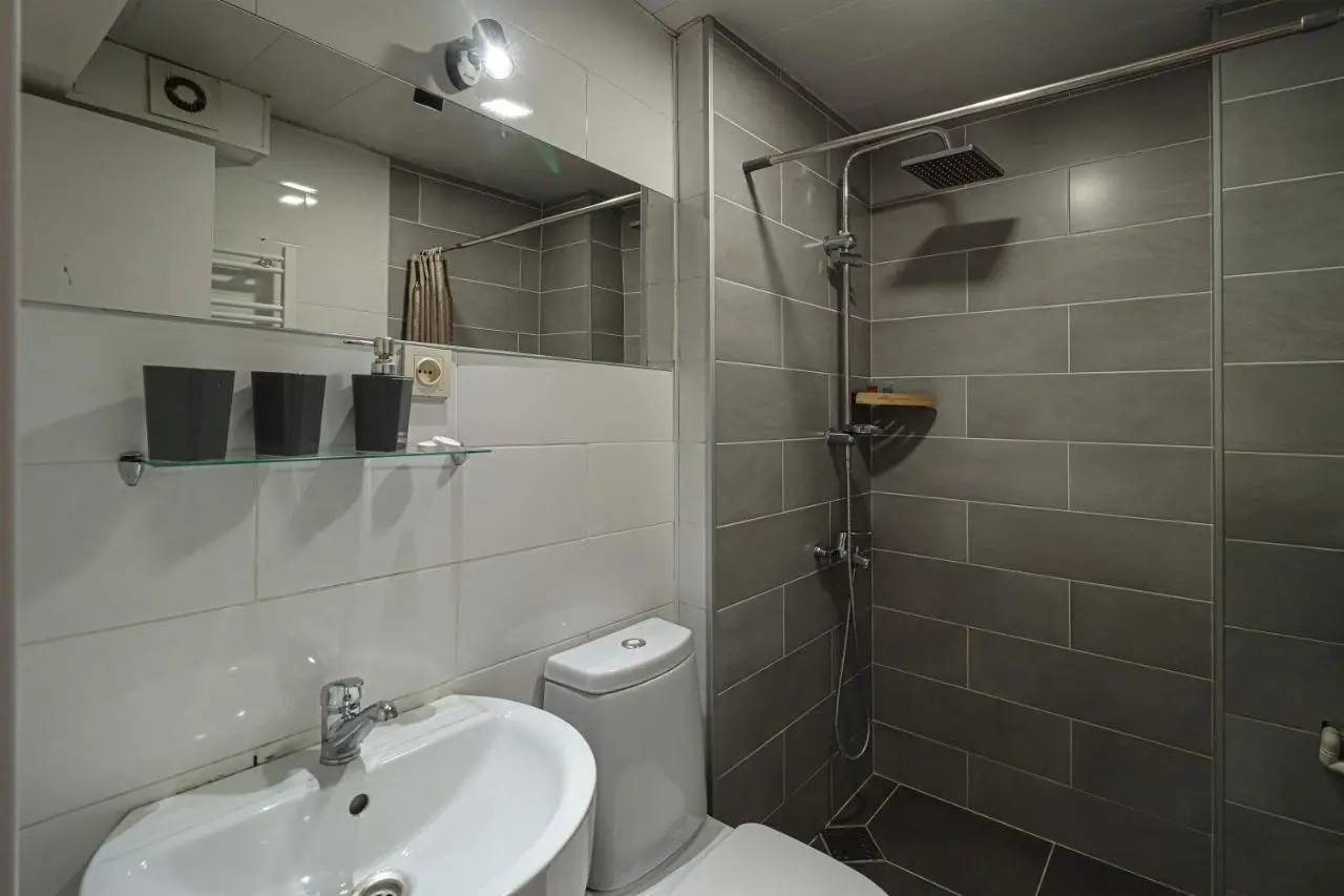 Bright 1BR with Sameba view Avlabari - by Wehost