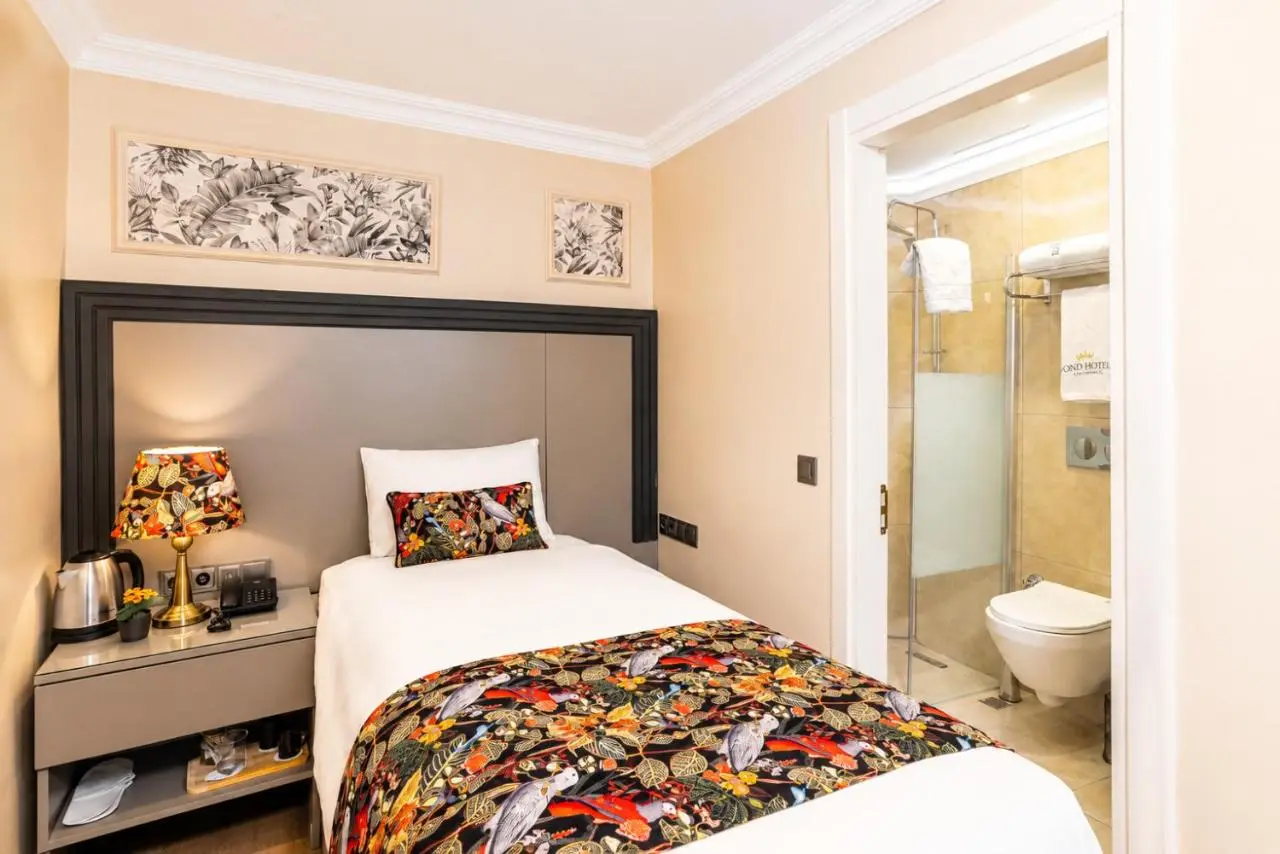 Bond Hotel