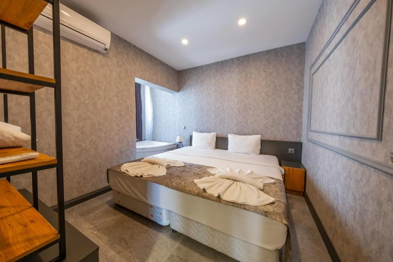 Mrt Suites Lara