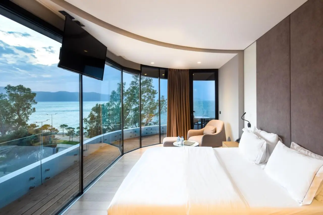 Yacht Hotel