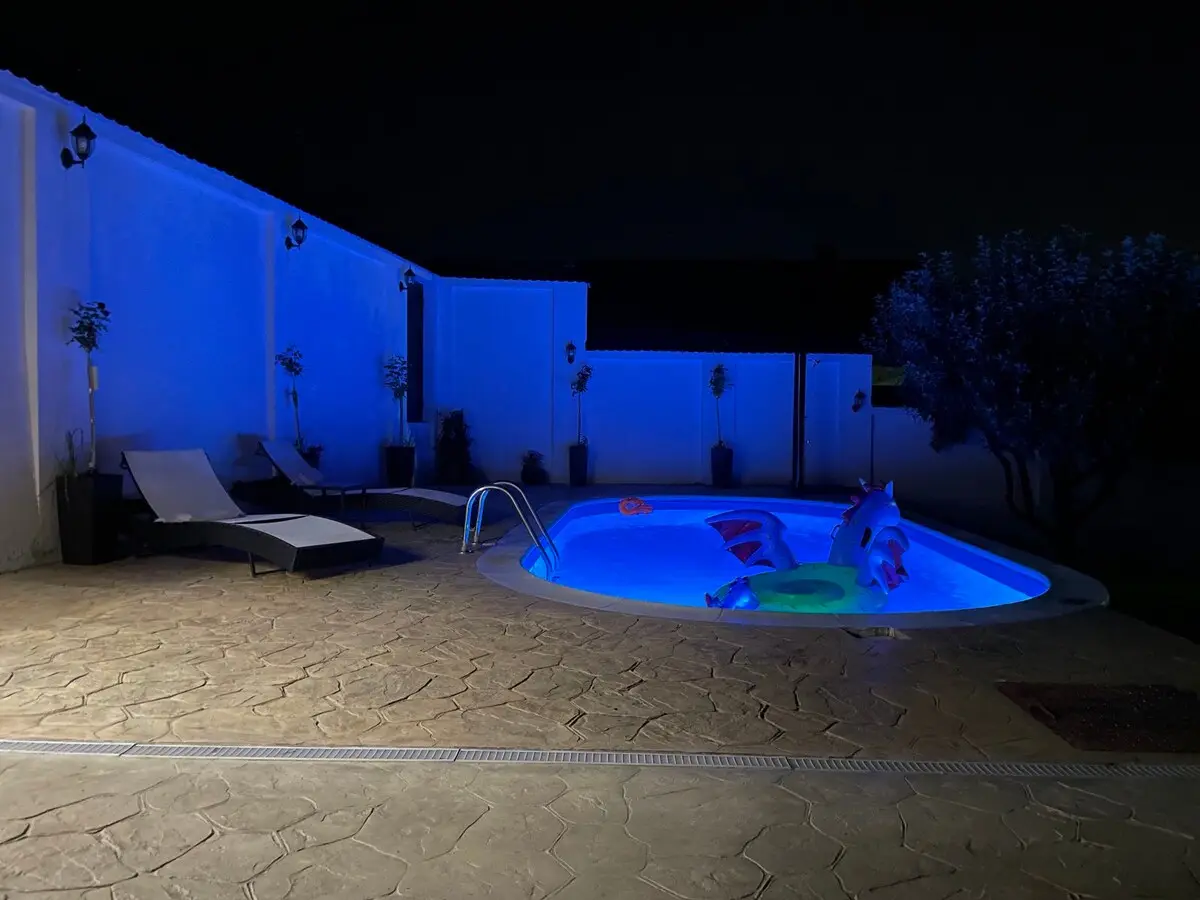 Villa Bosna (Pool, Sauna, Jacuzzi, BBQ,Playground)