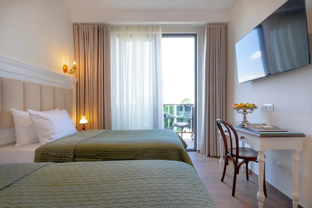 Iris Hotel