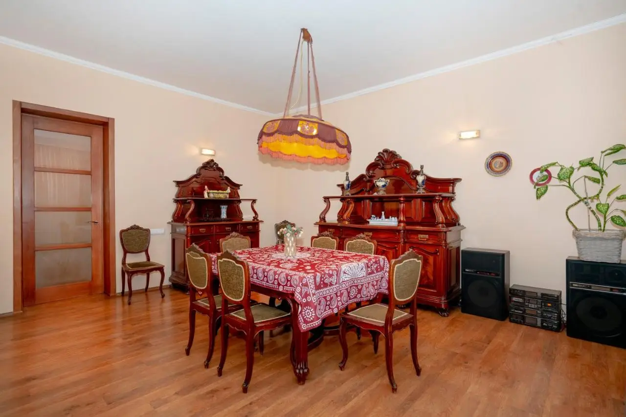 Apartment Baratashvili street